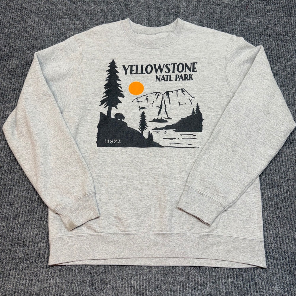Yellowstone National Park Sweatshirt Gray Bear Graphic Vintage‎ Style Crewneck